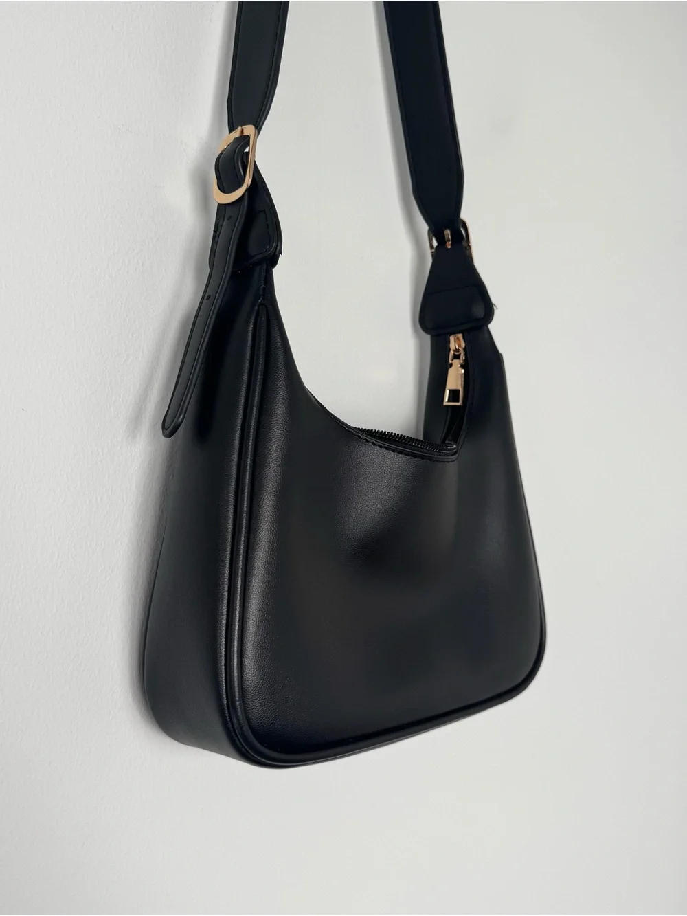 Black Y2K Shoulder Bag Purse Gold Details Minimalist Curve Hobo Faux Leather